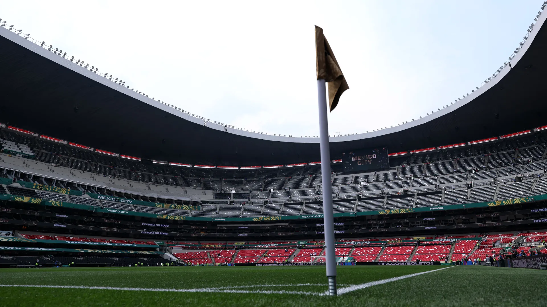 El Estadio Azteca aguarda por el inicio del juego entre México y Ecuador. (GETTY IMAGES)