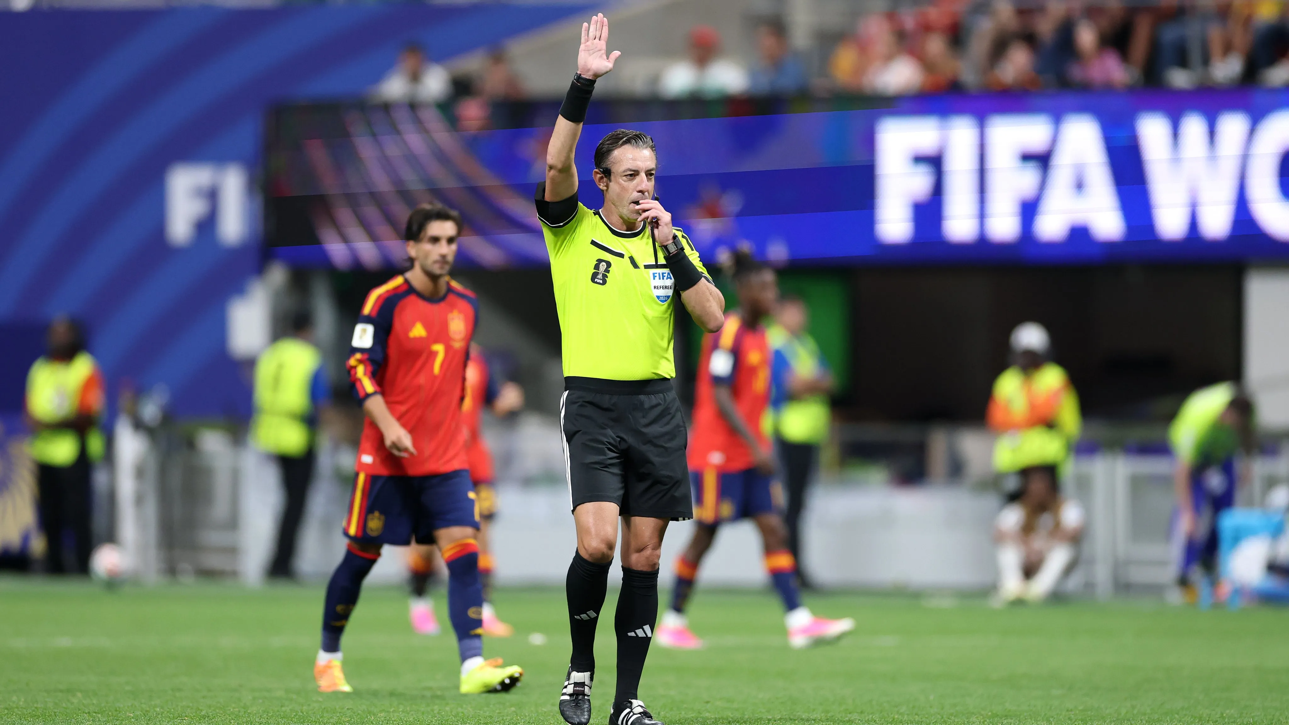 Raphael Claus dirigiendo en el Mundial 2026 [Foto: Getty]