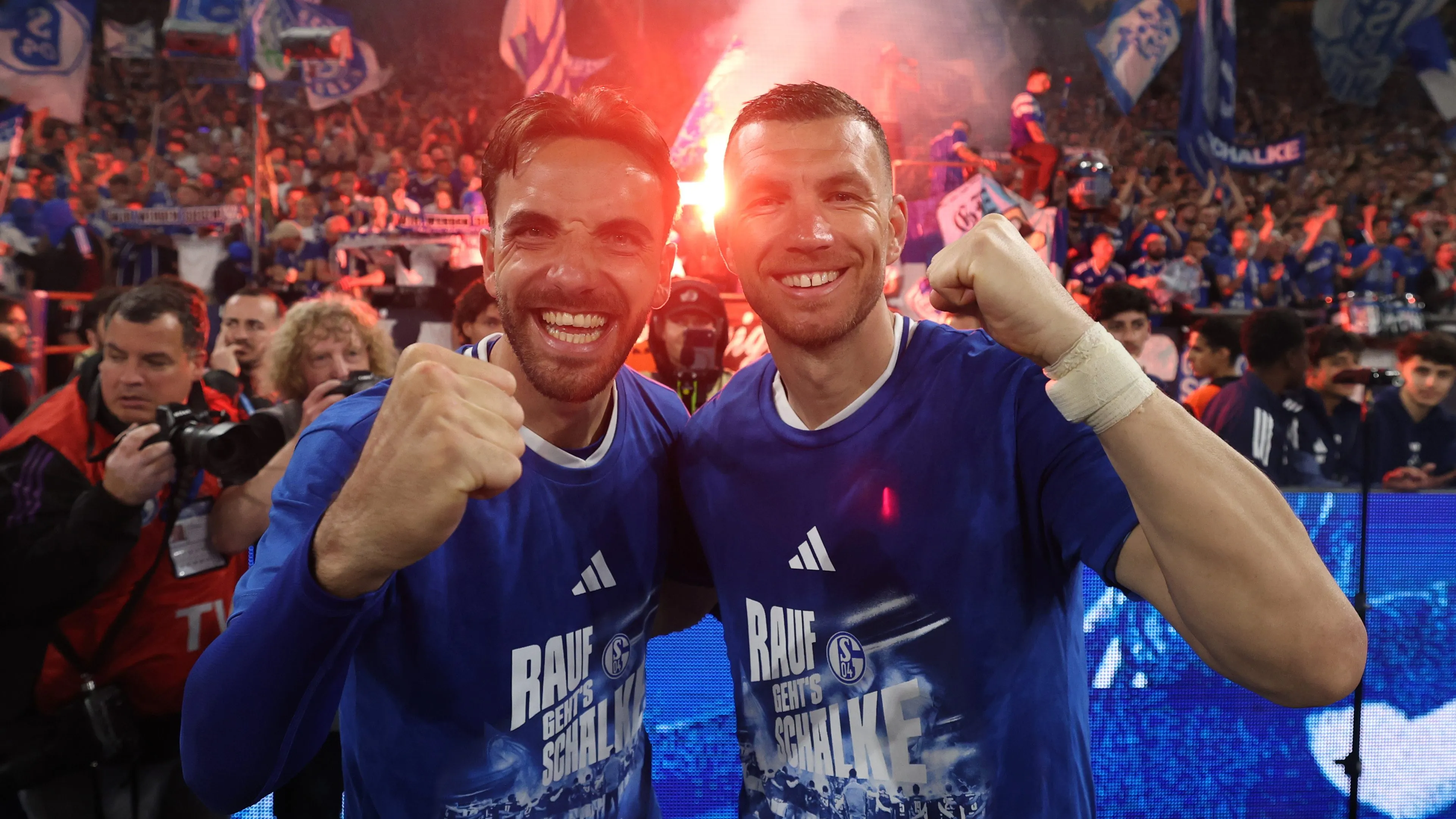 Dzeko pasa un buen momento en club y selección [foto: Getty]