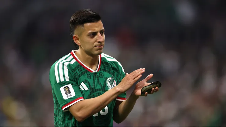 Roberto Alvarado podría ser baja en México para enfrentar a Inglaterra.