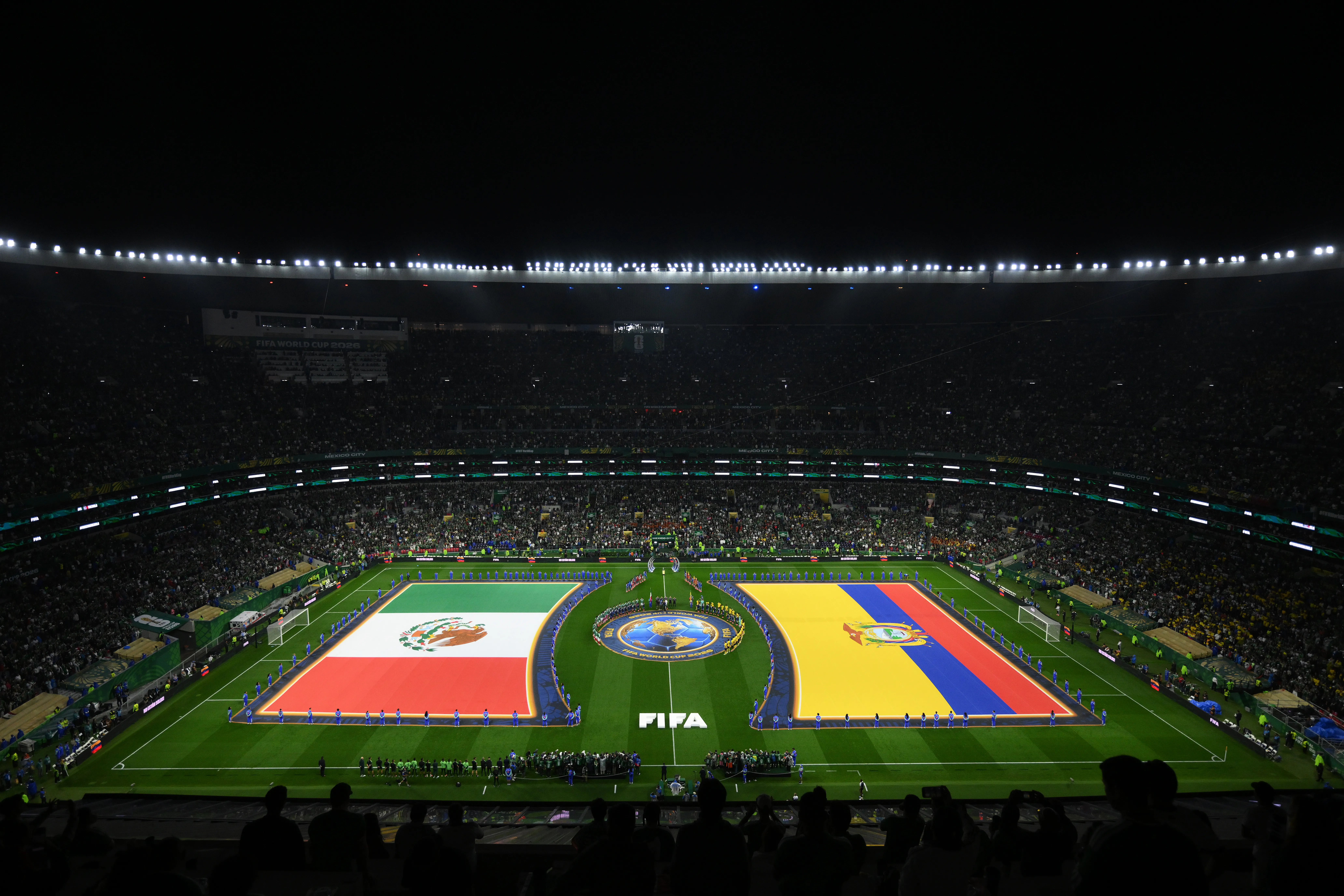 México e Inglaterra se enfrentan en el Estadio Azteca (Getty Images)