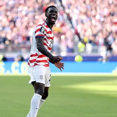 Folarin Balogun no estará suspendido pese a la tarjeta roja