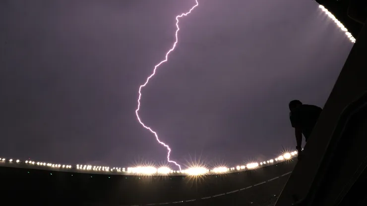 México vs. Inglaterra demorado por tormenta.