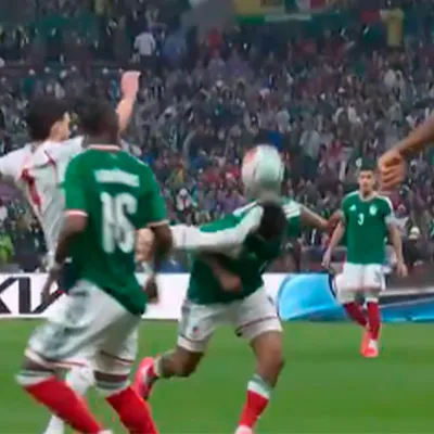 ¿Era roja? La patada de Declan Rice en el rostro de Luis Romo