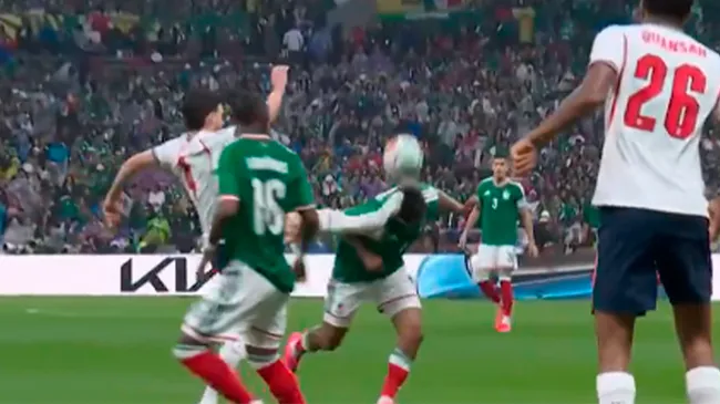 Declan Rice cometió una dura infracción sobre Luis Romo