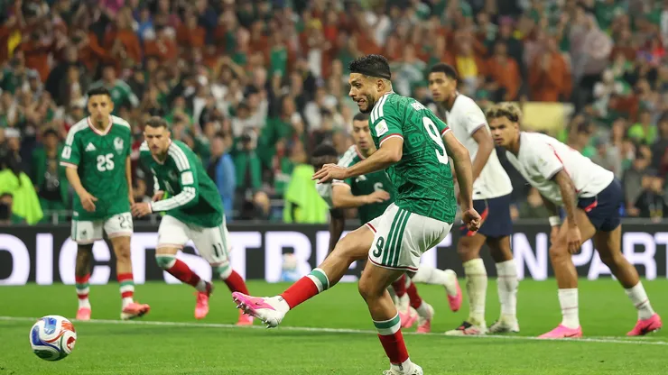 México se mide ante Inglaterra en el Estadio Azteca.