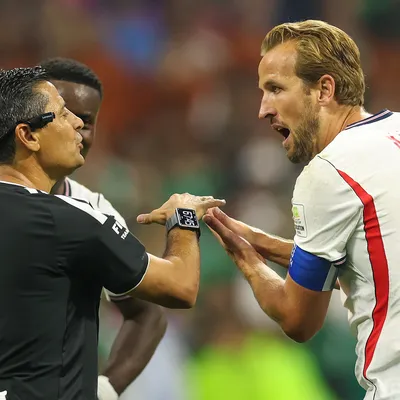 Narradores de Argentina cuestionan el penal a México ante Inglaterra