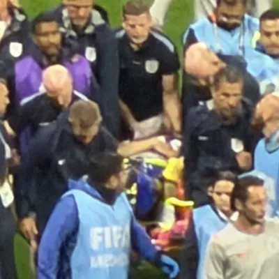 Un futbolista de Inglaterra se lesionó en los festejos tras vencer a México