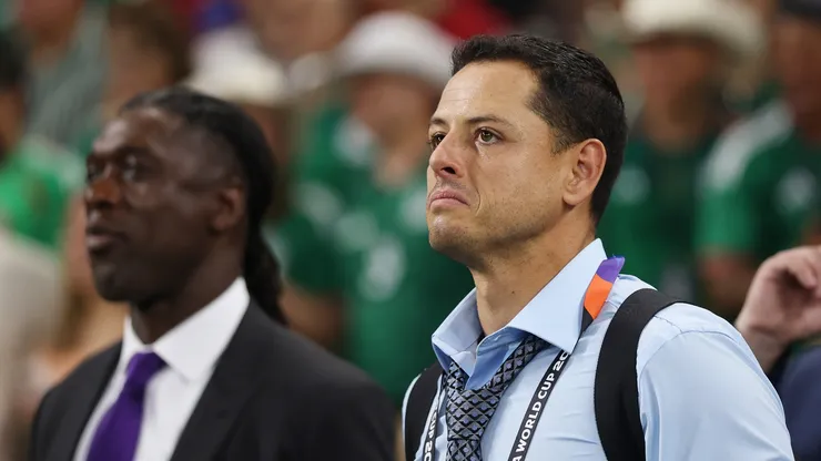 Chicharito Hernández se cruza con periodista argentino.