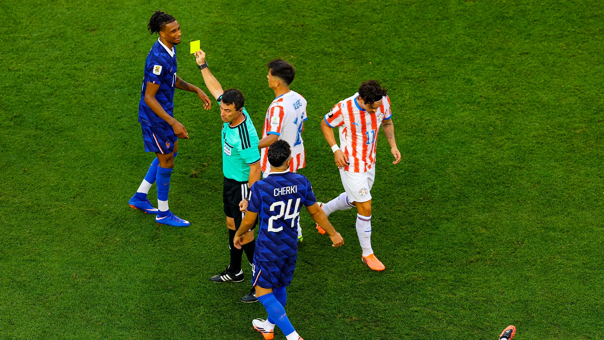 Michael Olise recibió una tarjeta amarilla ante Paraguay (Getty Images)