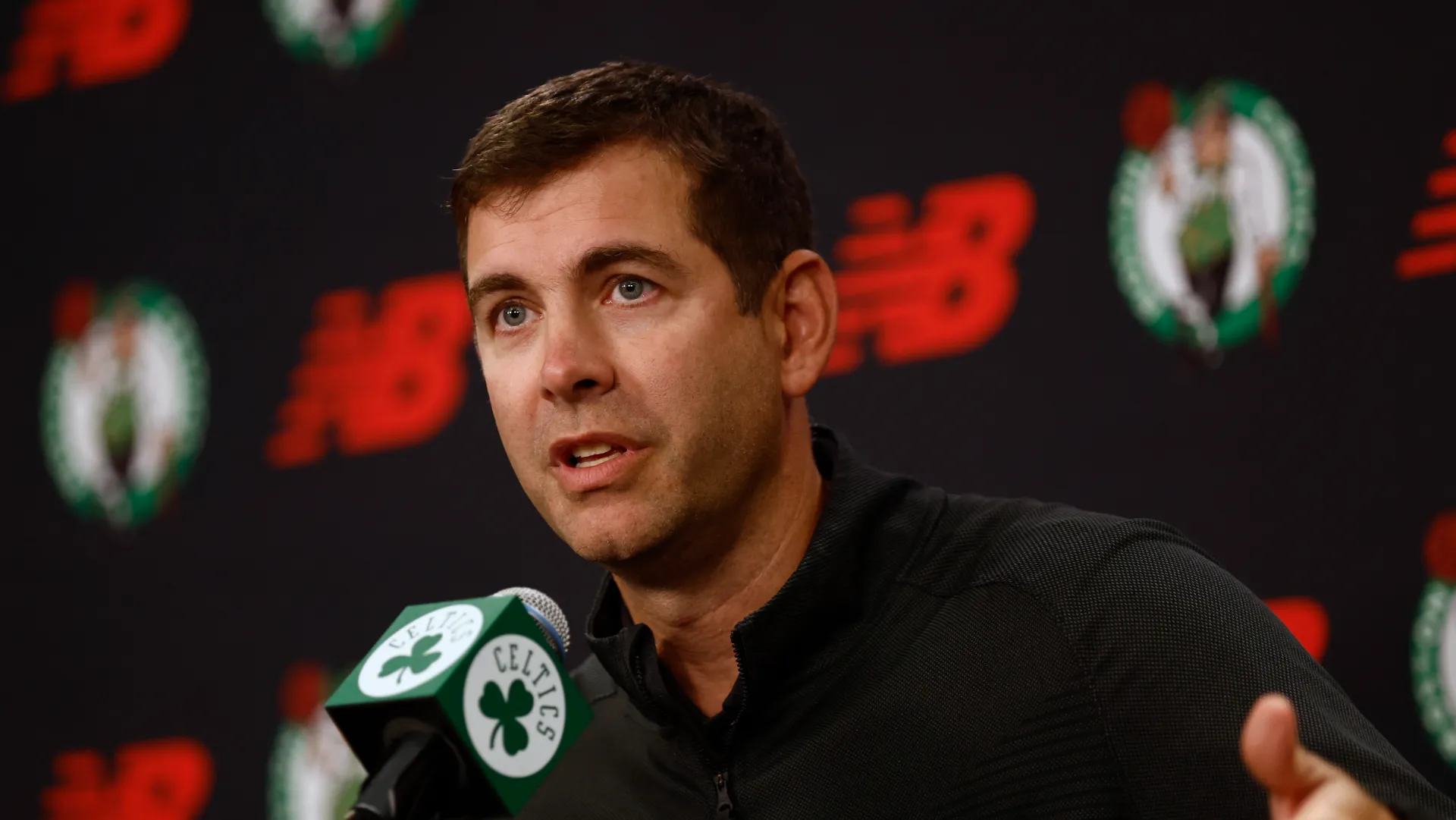 Brad Stevens dio detalles inéditos de la salida de Jaylen Brown. (GETTY IMAGES)