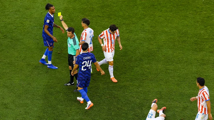 Michael Olise recibió una tarjeta amarilla vs. Paraguay en octavos de final.