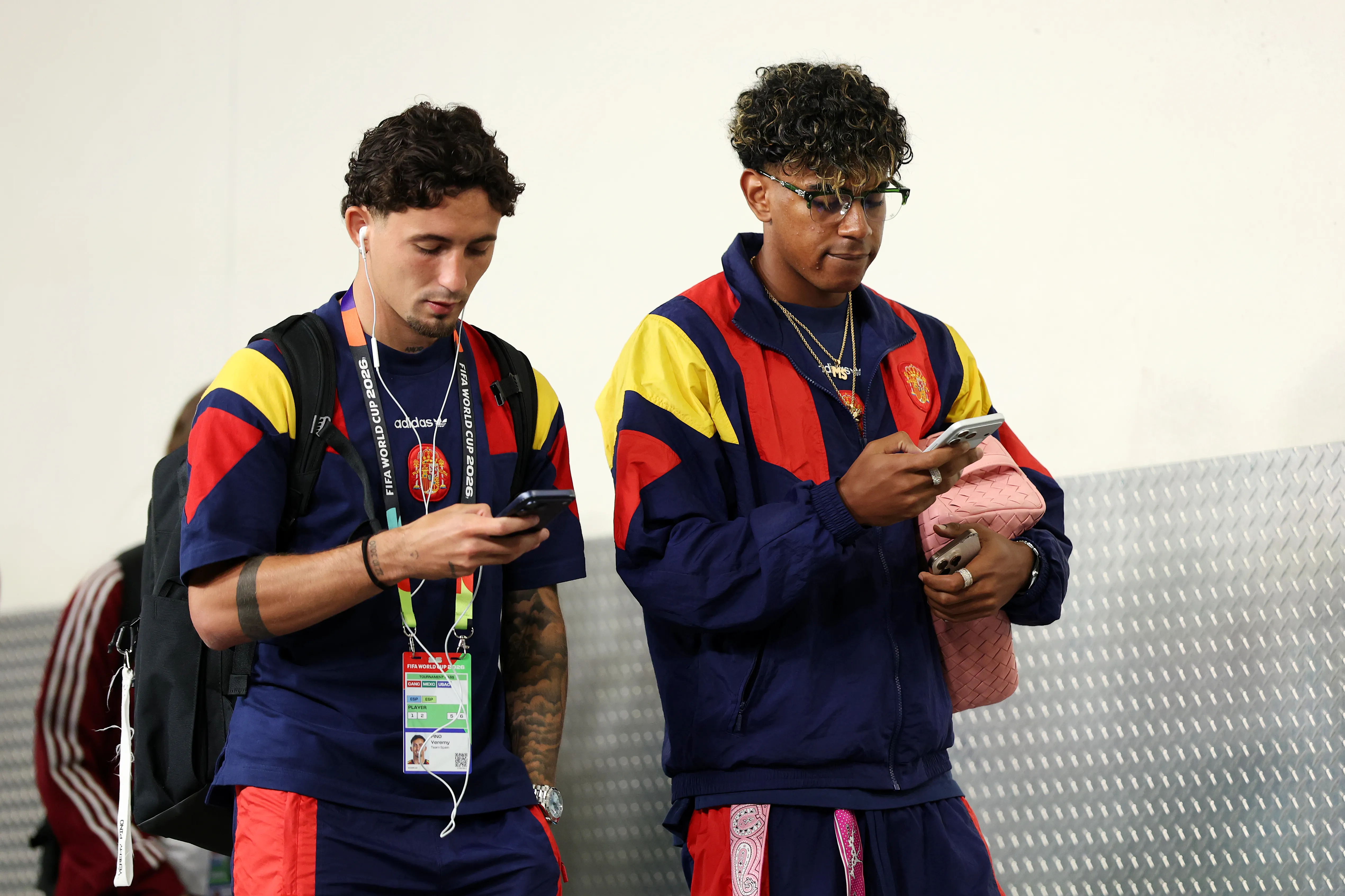 Yeremy Pino y Lamine Yamal en su llegada al estadio (Getty Images)