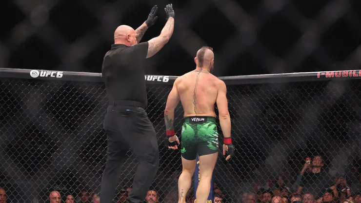 Conor McGregor duró apenas unos segundos antes de abandonar.
