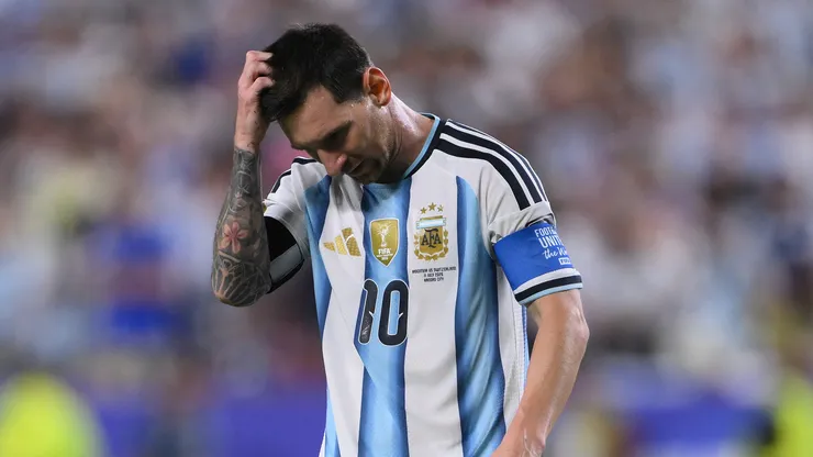 Ex jugador histórico de Inglaterra lanzó una advertencia a Lionel Messi