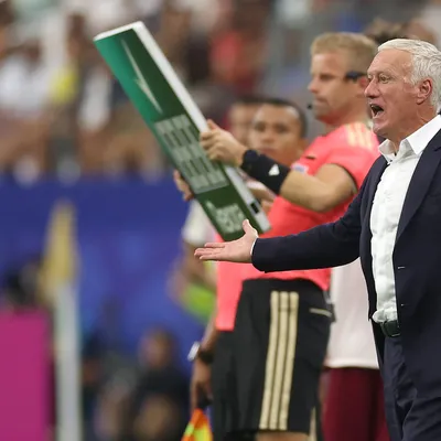 Didier Deschamps molesto con el arbitraje del Francia vs España