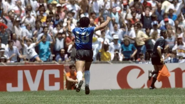 Maradona en “El gol del siglo” a Inglaterra [Foto: Getty]