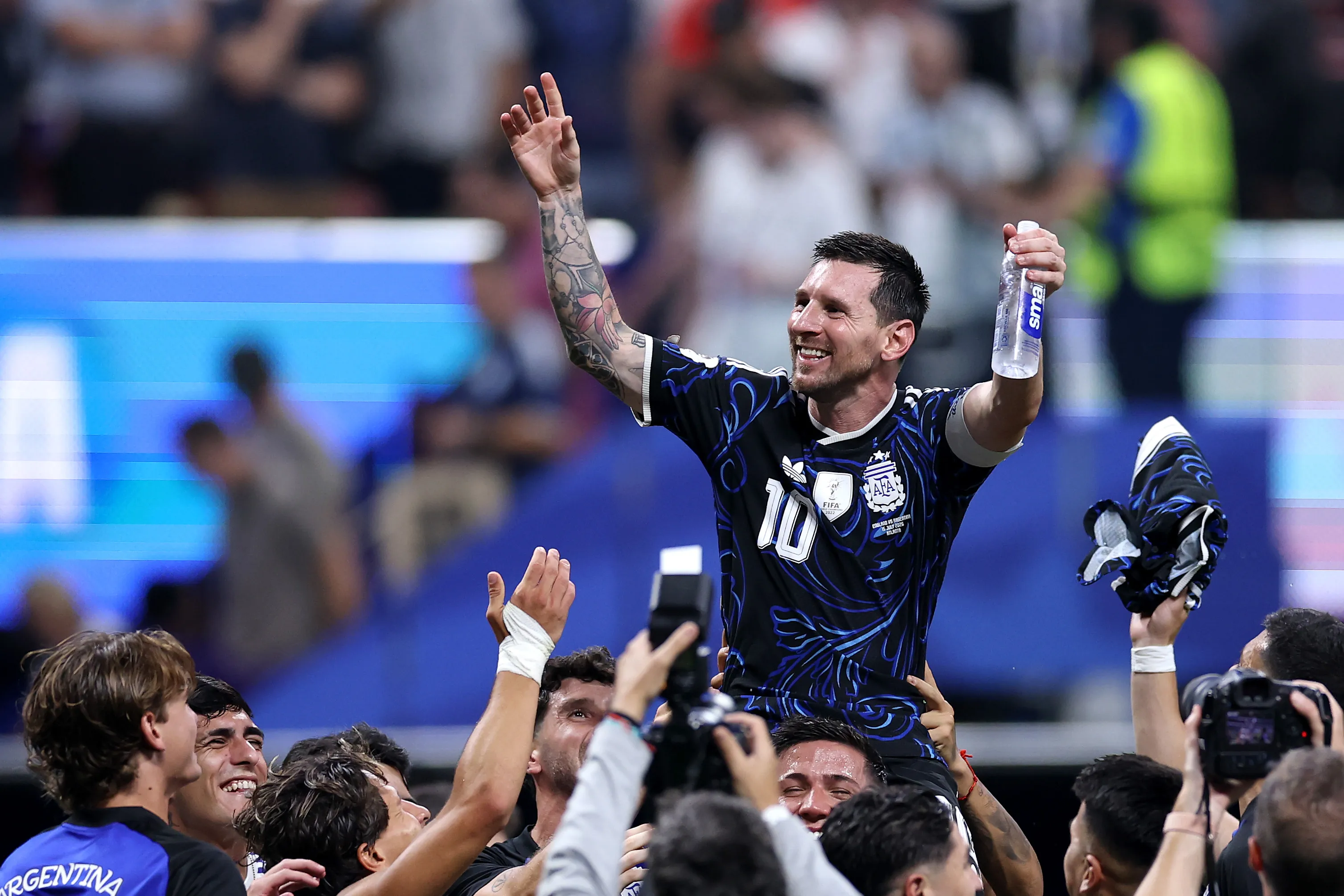Messi, en andas tras la clasificación a la final [Foto: Getty]