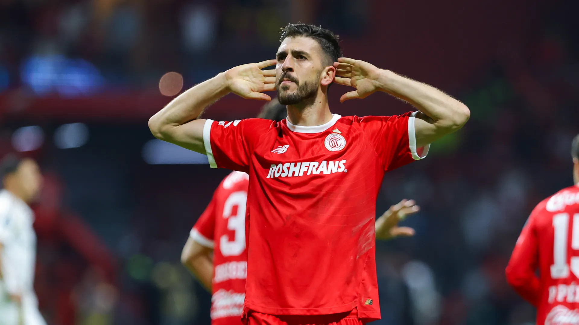 Paulinho busca un nuevo trofeo con Toluca en su estadía en México. (GETTY IMAGES)
