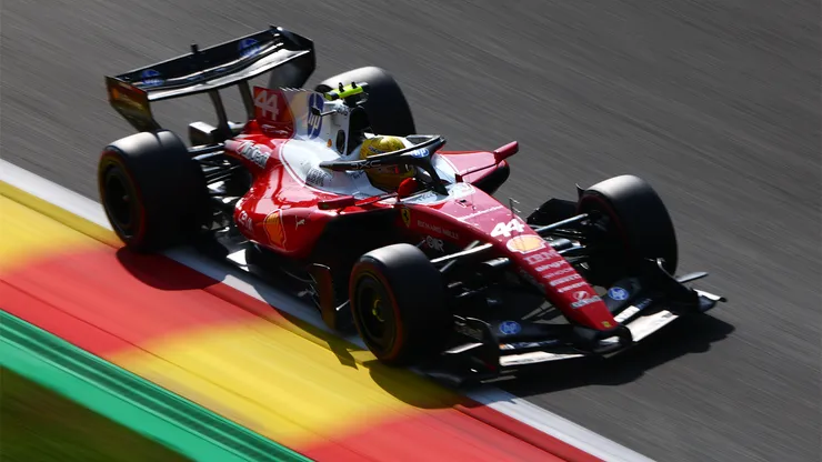 Lewis Hamilton girando en el Circuito de Spa-Francorchamps