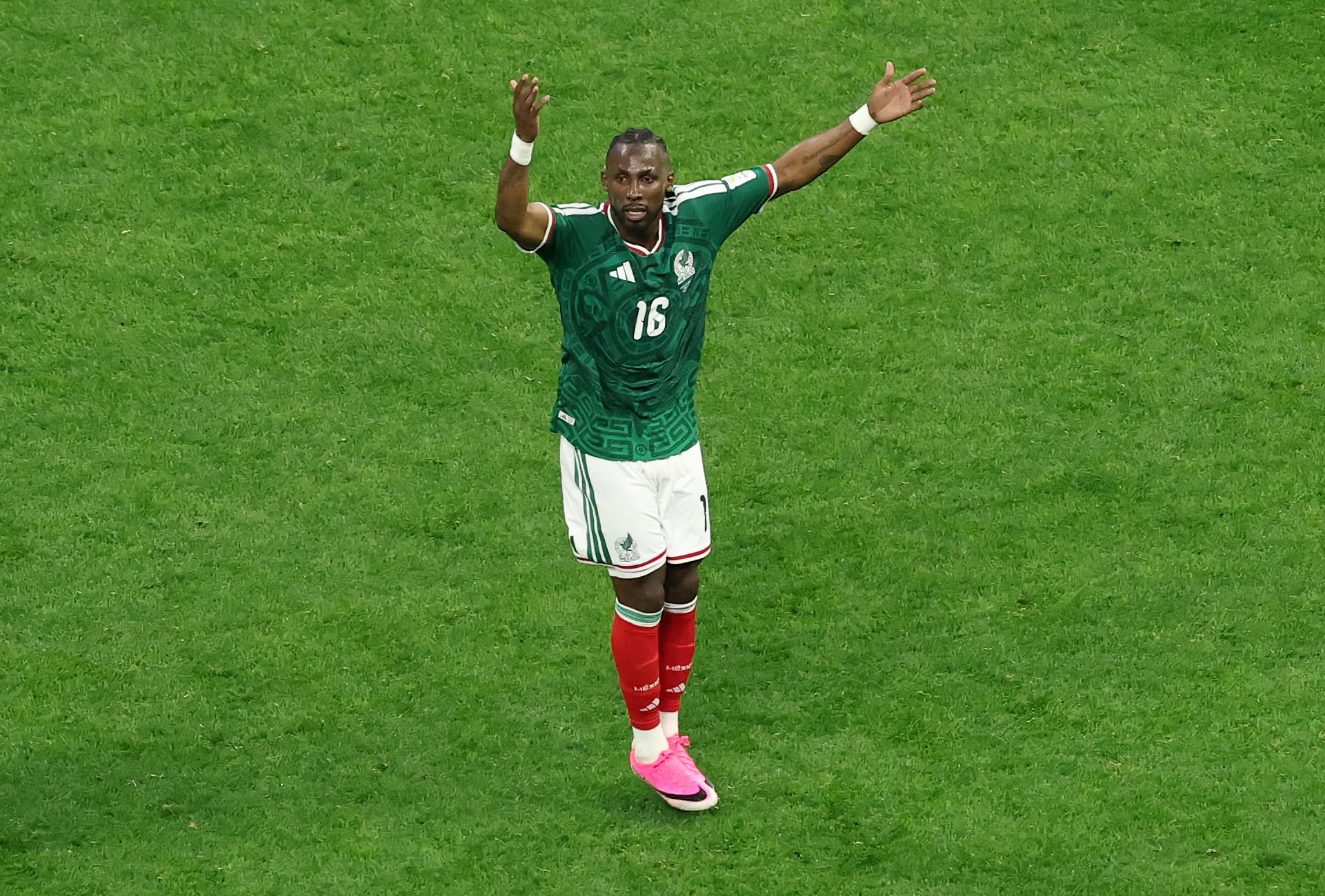 Julián Quiñones convirtió 4 goles en 5 partidos (Getty Images)