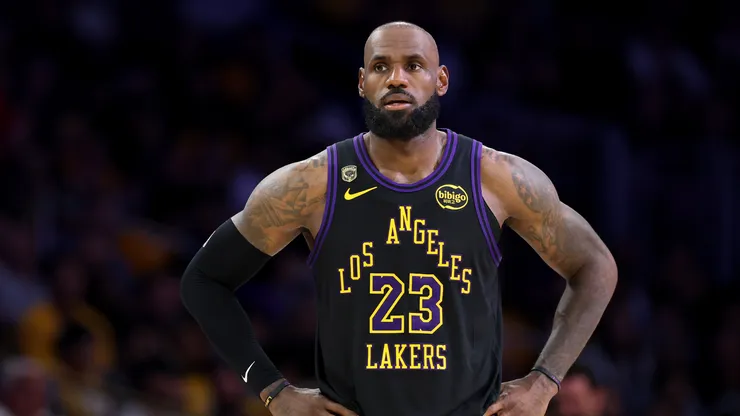 LeBron James debe definir dónde continuará su carrera.