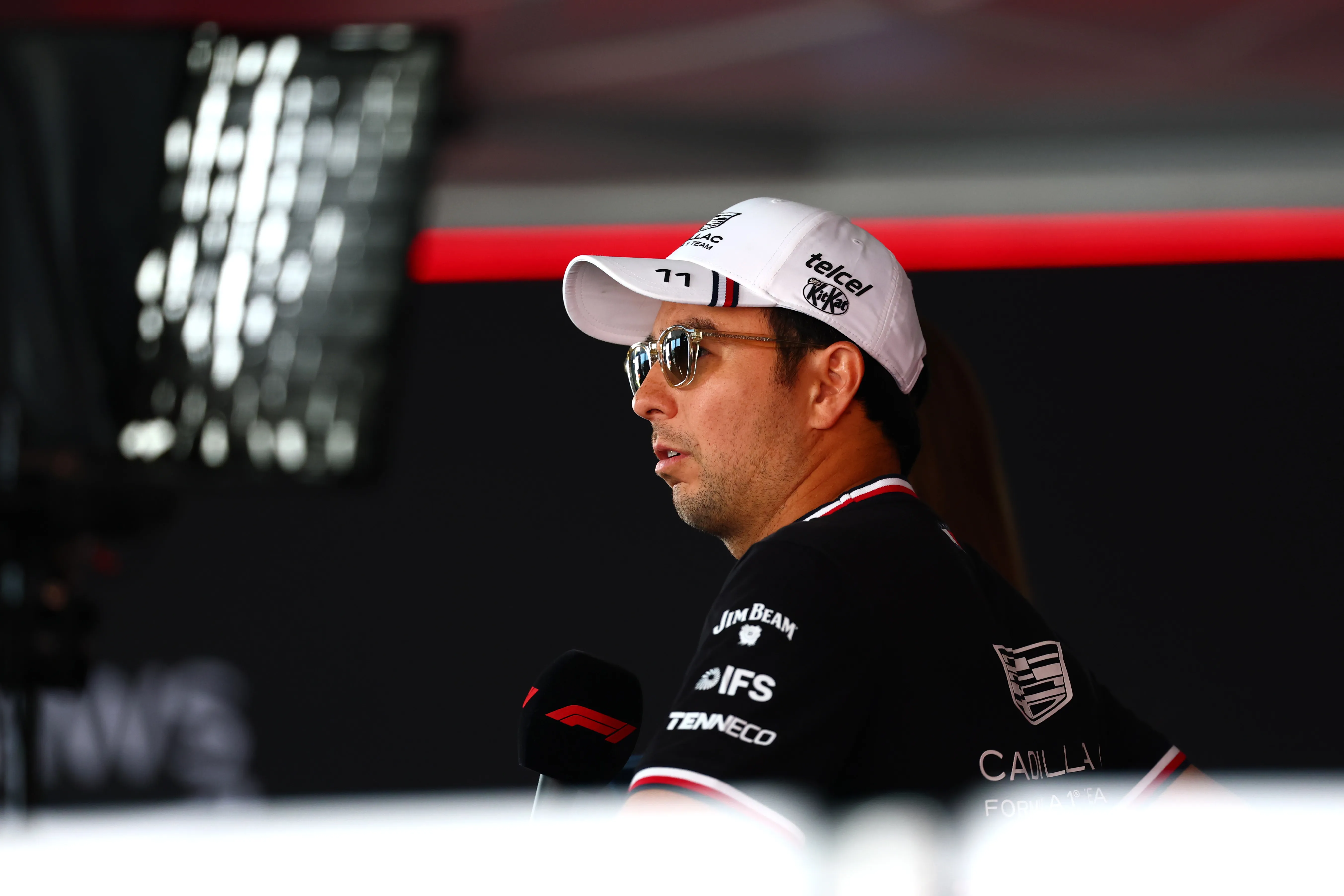 Checo Pérez platicó con la prensa en Hungría (Getty Images)