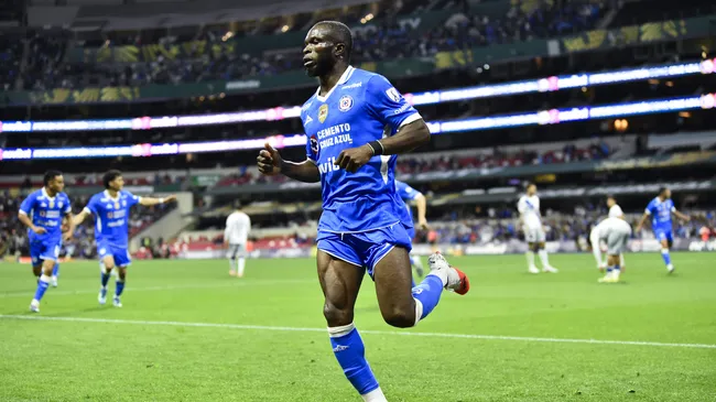 Ebere viene de marcar para Cruz Azul [Foto: Getty]