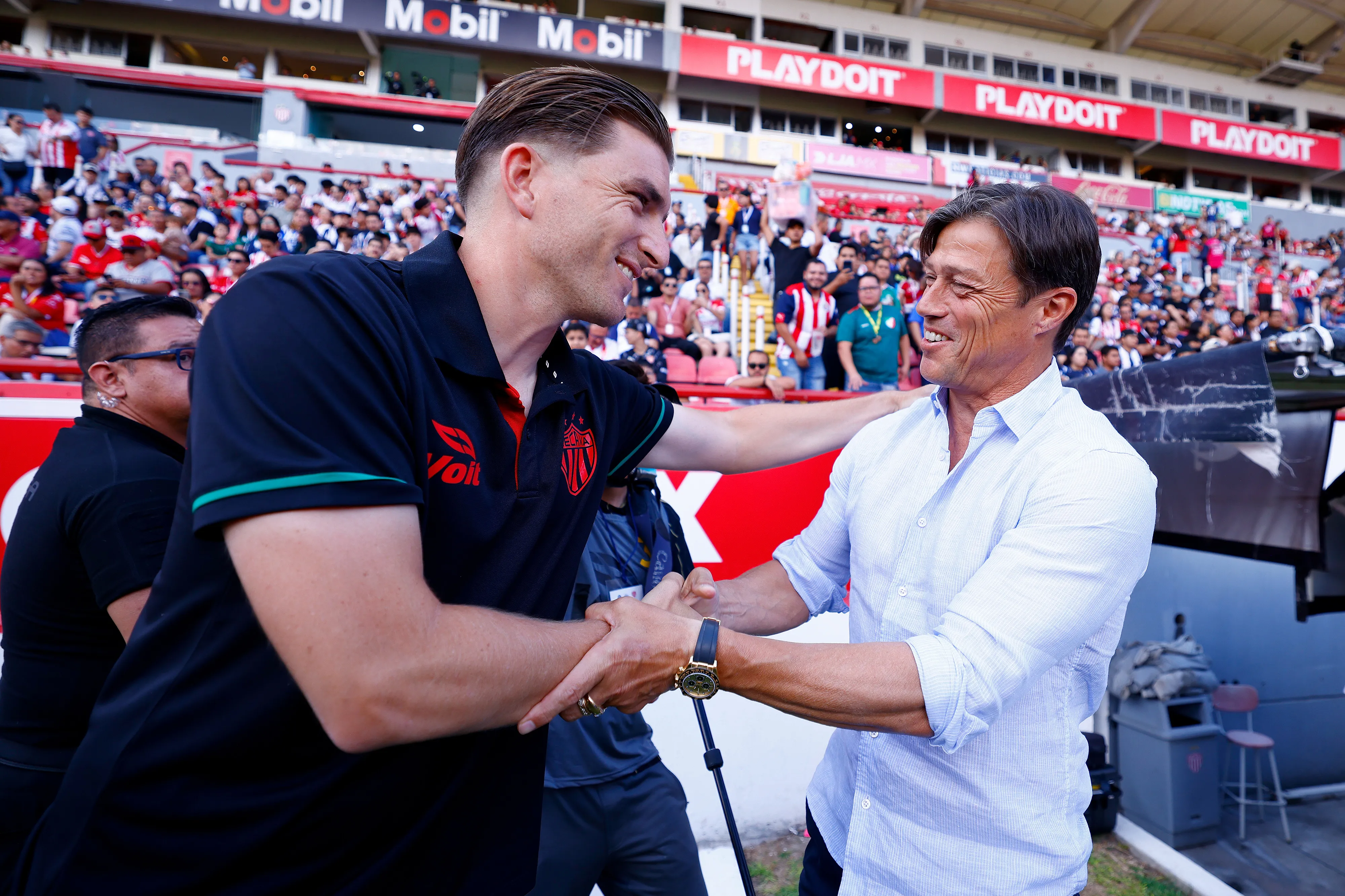 Matías Almeyda saludando a Martín Varini (Getty Images)