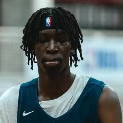 El nuevo Victor Wembanyama que sueña con llegar a la NBA: mide 2,29m y la vuelca sin saltar