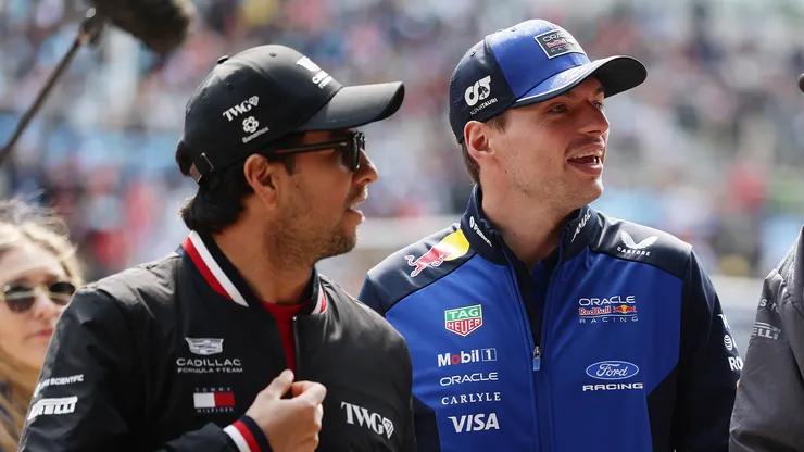 Checo Pérez junto a Max Verstappen en el GP de China 2026