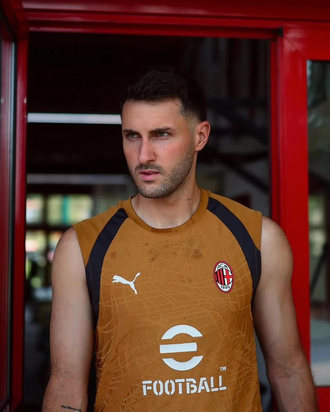 Santiago Giménez en su regreso a Milan (@sant.gimenez)