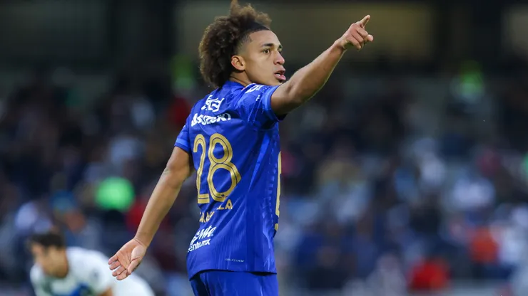 Pumas sale sin Carrasquilla en el equipo.