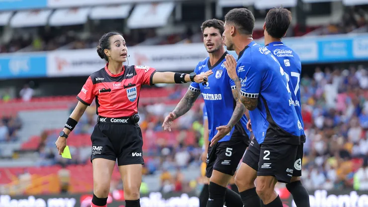 Katia Itzel en el partido entre Querétaro y Tigres