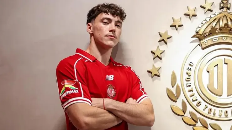 Fede Viñas, afuera del once de los Diablos.