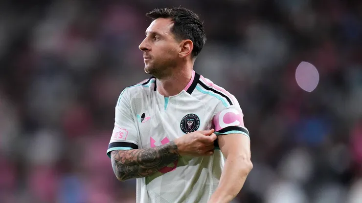 Lionel Messi juega contra Atlético de San Luis