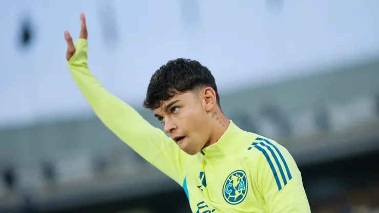 Thiago Espinosa protagonista en Uruguay.