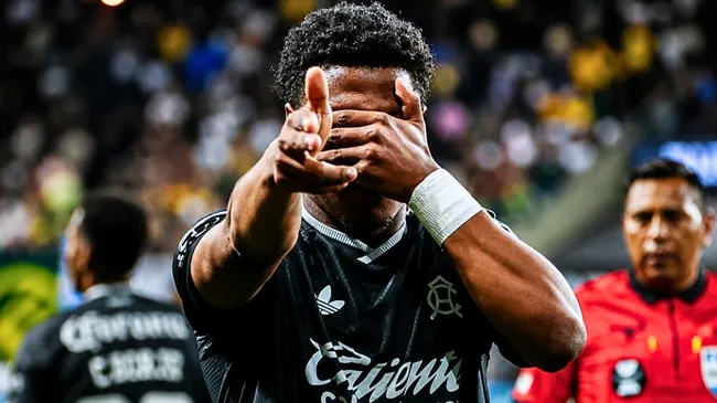 El festejo de Perea tras su primer gol [Foto: América]