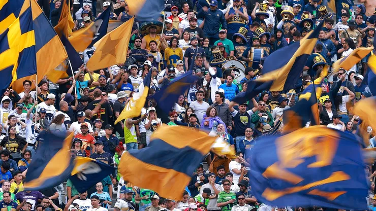 Aficionados de Pumas muy molestos.