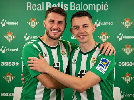 Santiago Giménez podría jugar en el Real Betis junto a Álvaro Fidalgo