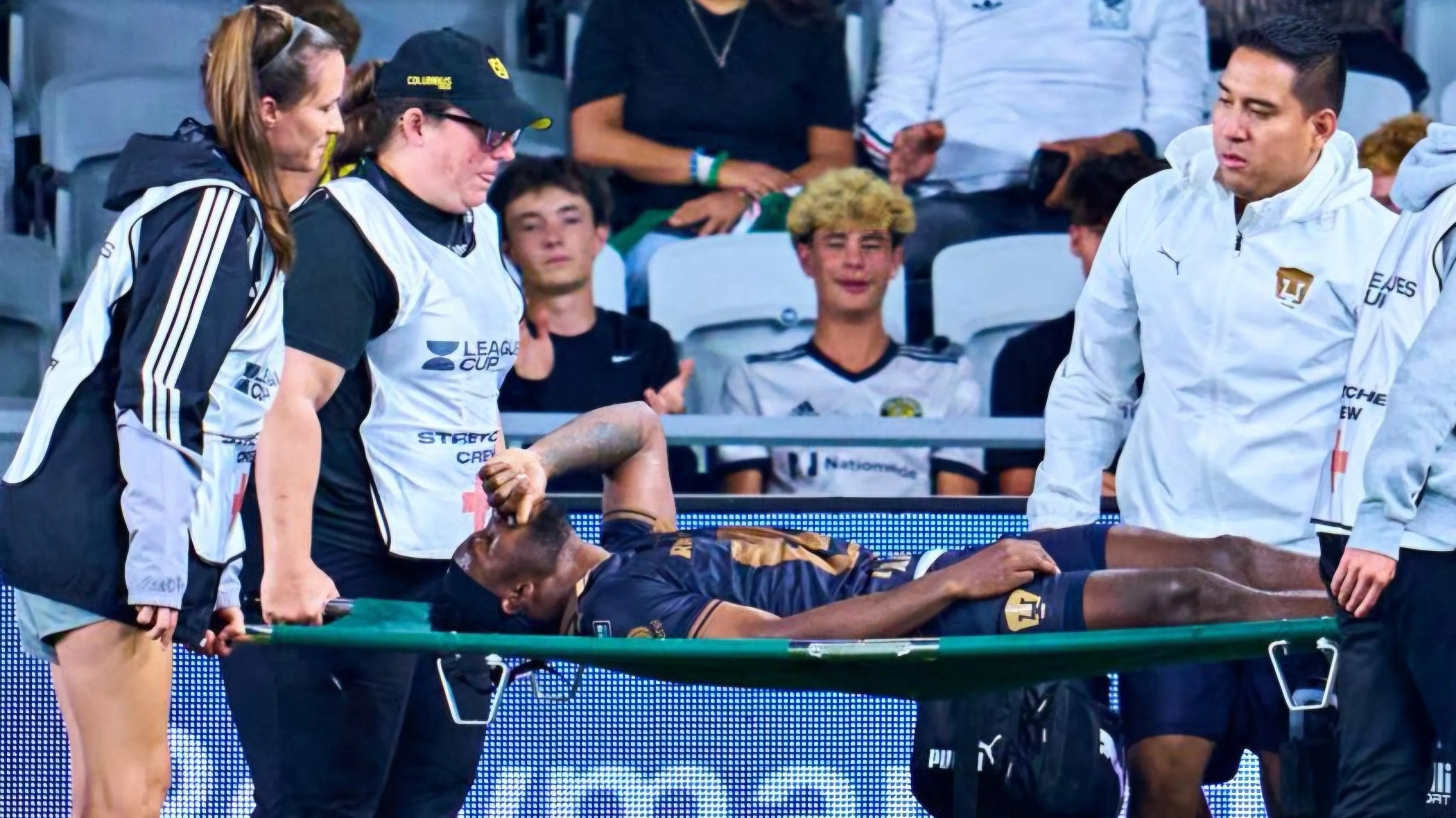 Angulo se salvó de una lesión peor en Pumas [Foto: Imago]