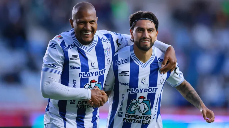 Salomón Rondón, delantero de Pachuca, festeja su gol contra Querétaro en el Apertura 2026.