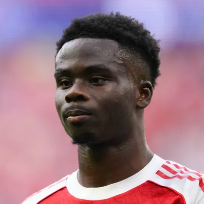 ¿Por qué no juega Bukayo Saka en Arsenal vs. Manchester City?