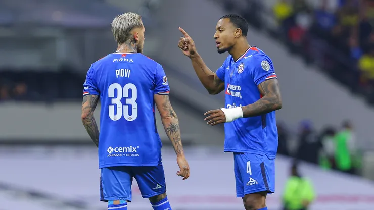 Gonzalo Piovi y Willer Ditta, defensas de Cruz Azul