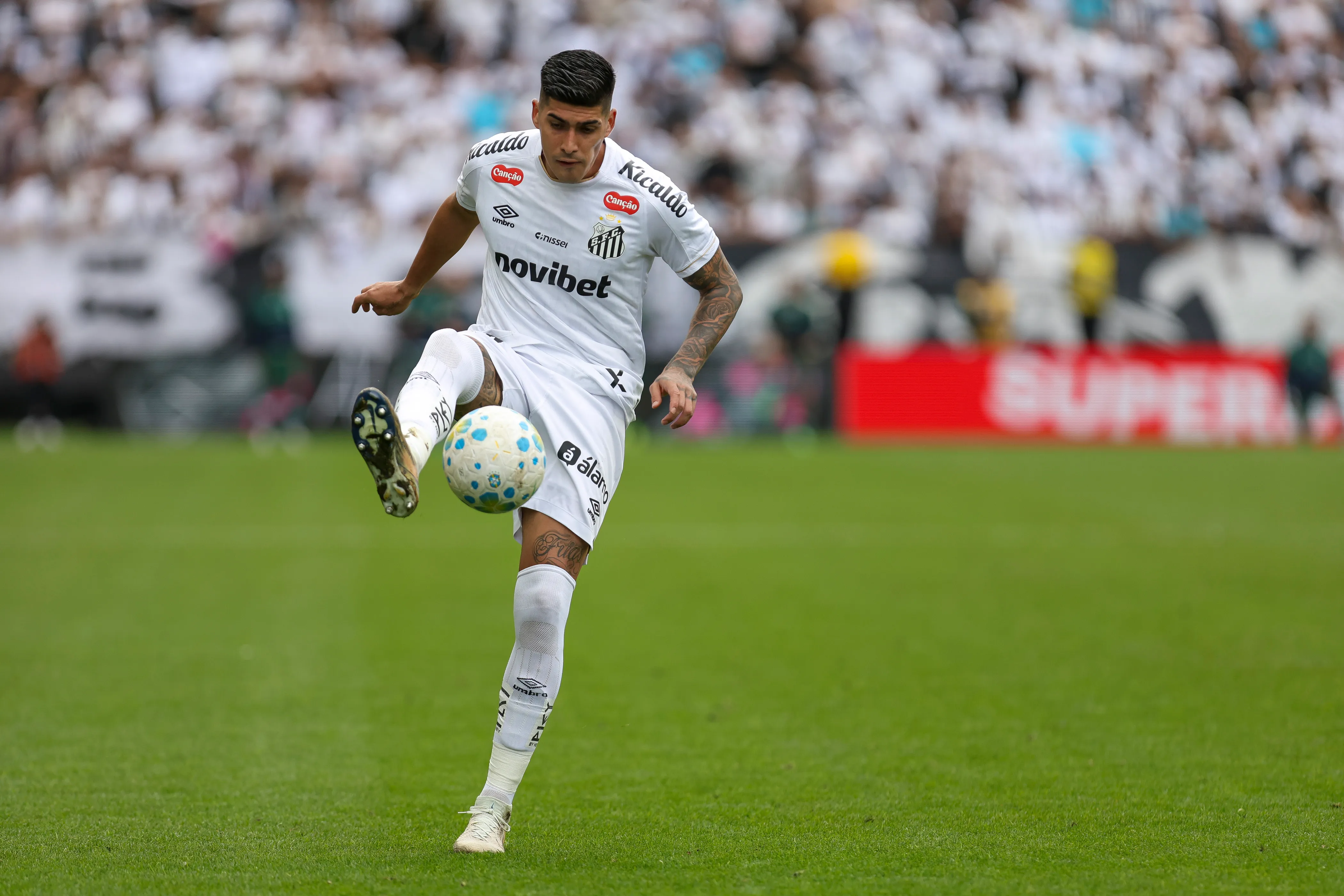 Adonis Frías llega del Santos de Brasil (Getty Images)