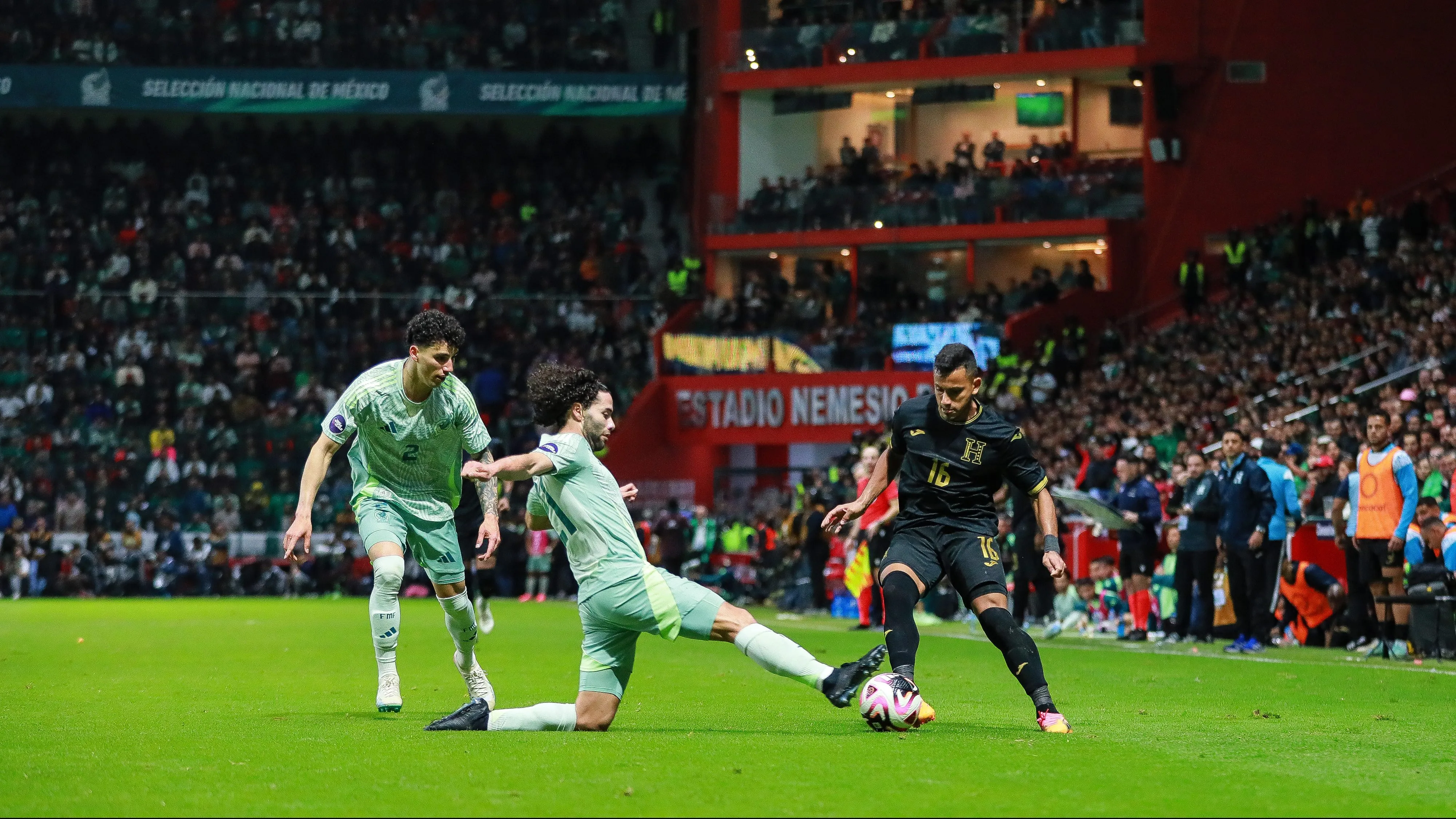 Huerta en la cancha de Toluca, pero con México [Foto: Getty]