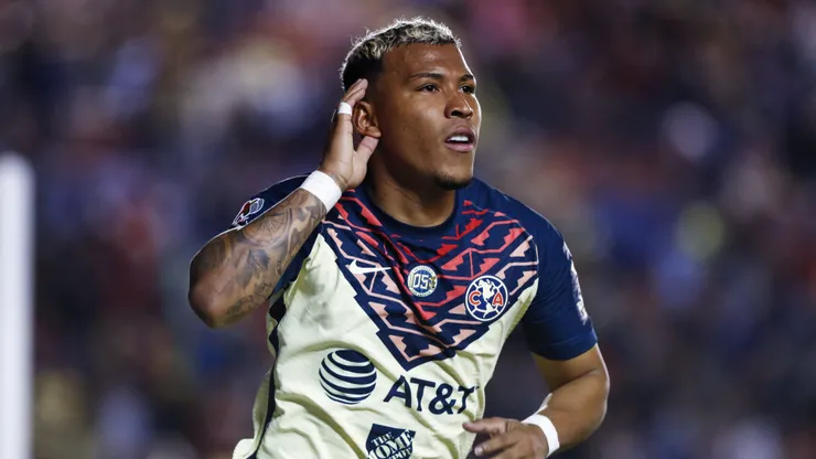 Roger Martínez no regresará al América en breve.