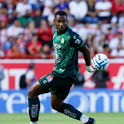Escándalo en puerta con Jhohan Romaña: el jugador de León denunciaría por estafa a su exequipo
