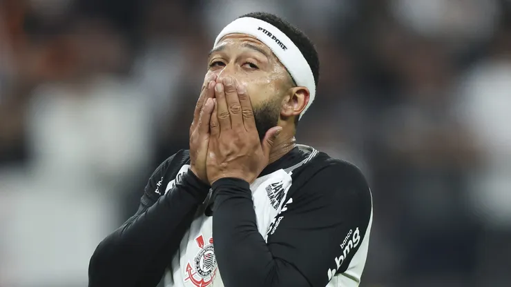 Memphis Depay, afuera del equipo vs. Central.