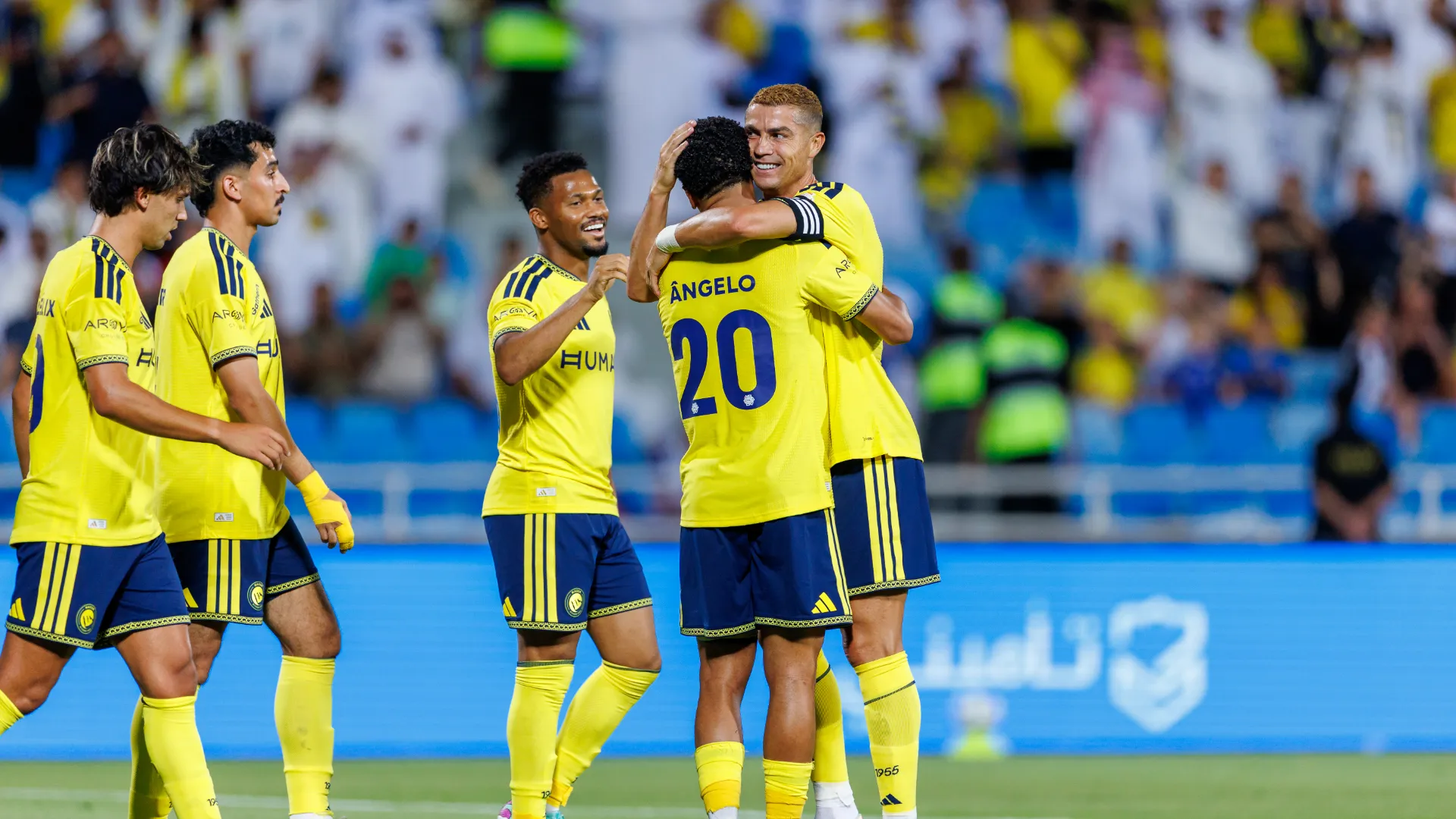 Cristiano Ronaldo y Lionel Messi buscan llegar a los 1000 goles.